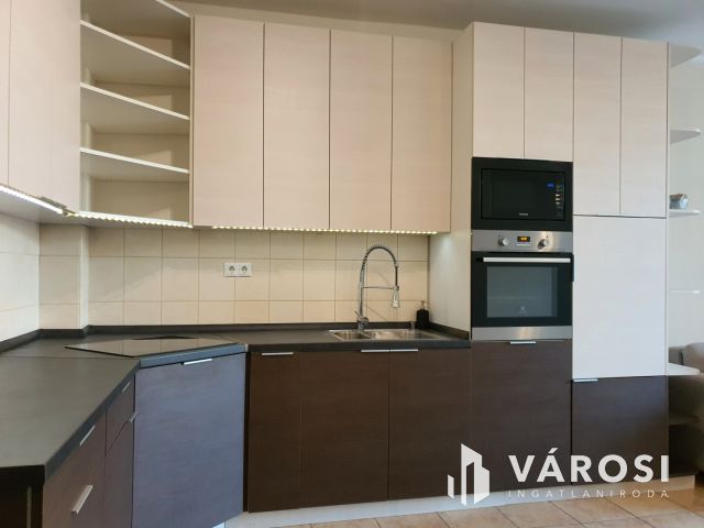 Földszinti téglalakás Herenden eladó!