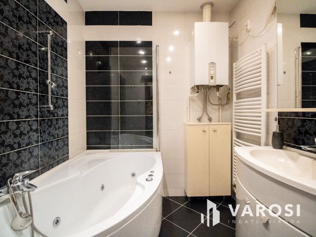 Modern sorházi lakás teljes bútorzattal