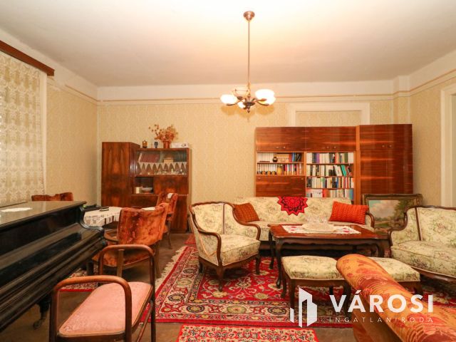 Nagypolgári ház nagy telekkel Nyírvasváriban!