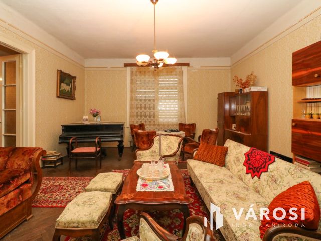 Nagypolgári ház nagy telekkel Nyírvasváriban!