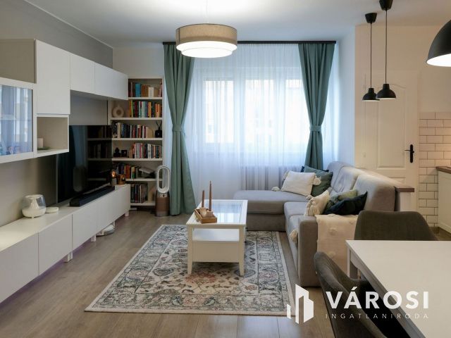 Nagyon Szép Lakás, Nagyon Jó Helyen!