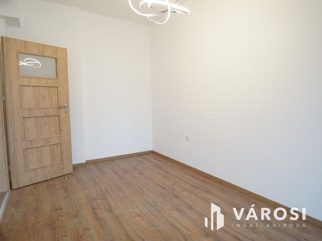 Fonyódon, 150m-re a víztől, új lakás, Wellness használattal!