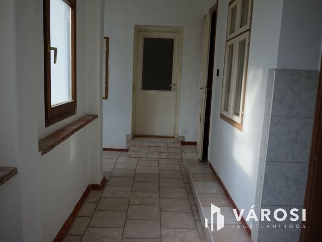 Tripla a Csúcson-csúcsi 3 lakrészes családi ház