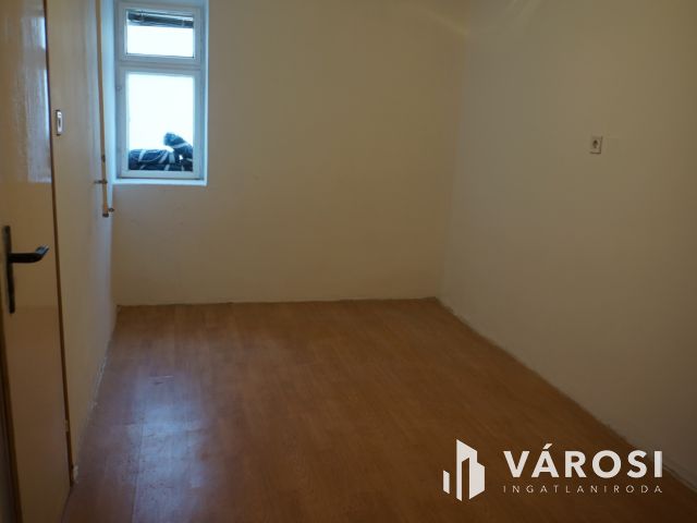 Tripla a Csúcson-csúcsi 3 lakrészes családi ház