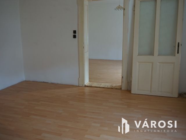 Tripla a Csúcson-csúcsi 3 lakrészes családi ház