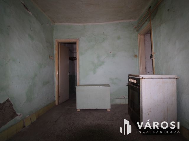 Sarkad teleki részén felújittandó 3 szobás családi ház eladó