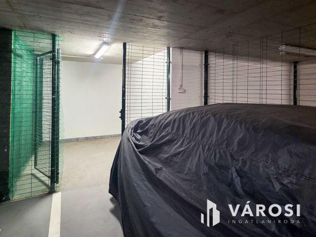 Szabolcs utcában teremgarázs + 6,5 m2 tároló eladó