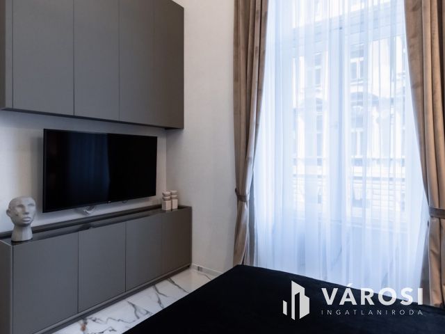 Luxuslakás eladó Újlipótvárosban a Vígszínház mellett