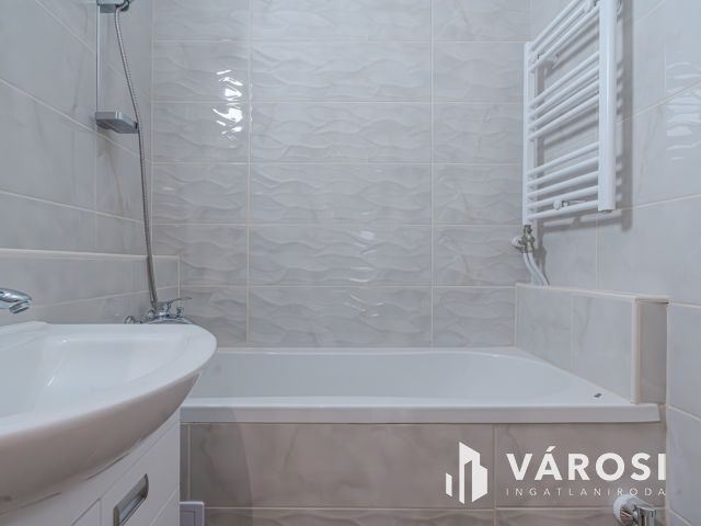 Full új 4 szobás lakás amerikai konyhával felsővároson