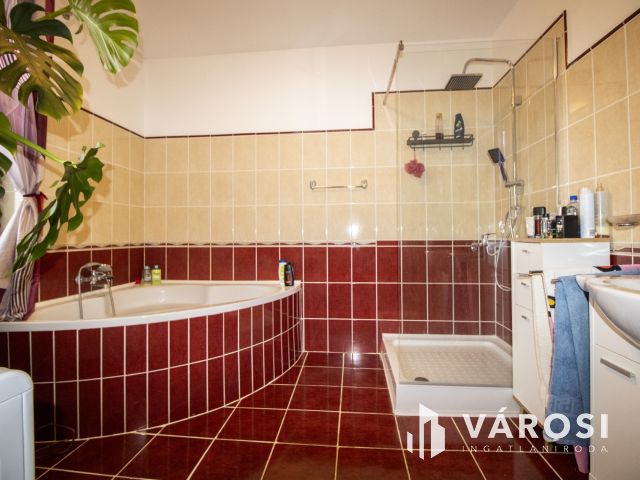 Szép és szuper jó családi ház Gyulaváriban