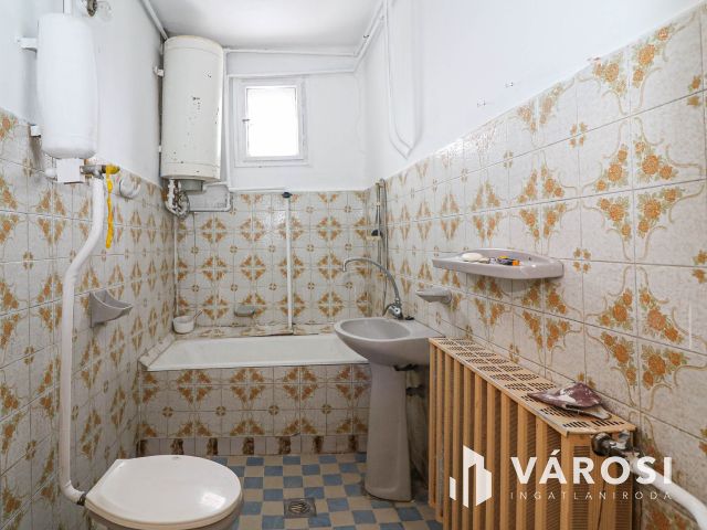 Felújítandó kádár kocka Gyomaendrődön