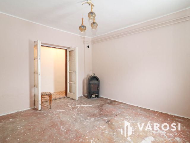 Felújítandó kádár kocka Gyomaendrődön