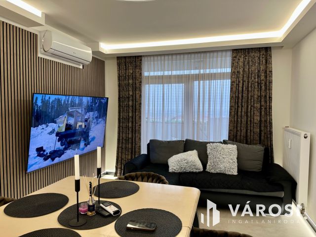 Luxus minőségben felújított panorámás lakás Eladó