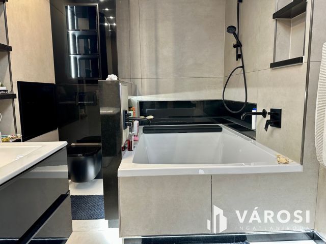 Luxus minőségben felújított panorámás lakás Eladó