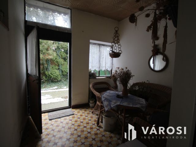 Tágas ház, nagy kert, vidéki hangulat Szombathelyen