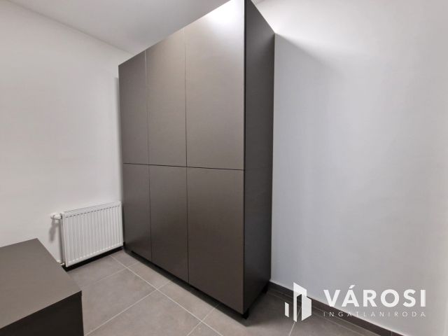 Korszerűsített Prémium Ingatlan, ÜZLET+2LAKÁS