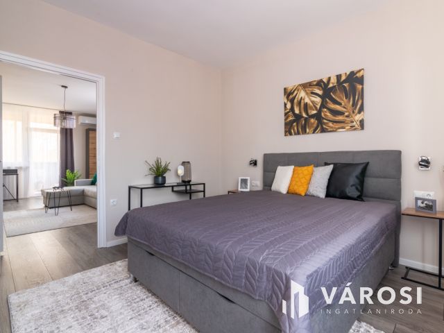 Felújított, belvárosi, azonnal költözhető