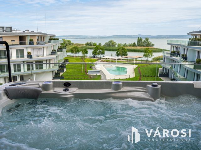 Új építésű prémium vízparti lakás Balatonszemesen