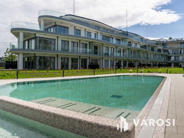 Új építésű prémium vízparti lakás Balatonszemesen