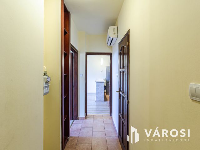 Jó elrendezés a TIK mellett és a belváros határán