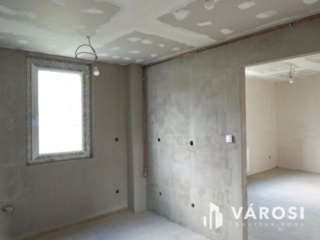 Műszakilag felújított lakás Padragkúton garázzsal