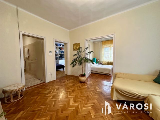 Sokoldalú lehetőségeket kínáló családi ház ELADÓ!