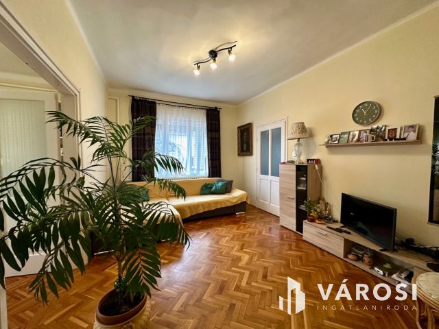 Sokoldalú lehetőségeket kínáló családi ház ELADÓ!