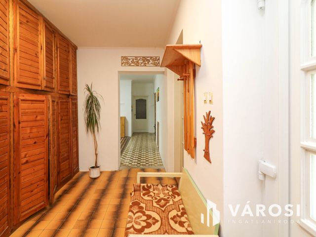 Békésen családi ház tágas telekkel eladó!