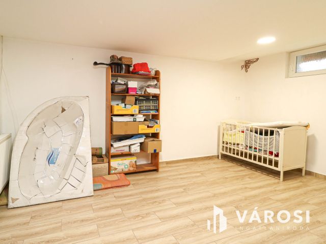 Békésen családi ház tágas telekkel eladó!