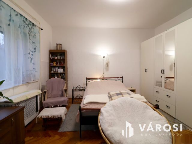 Belvárosi, földszinti lakás