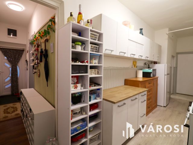Belvárosi, földszinti lakás