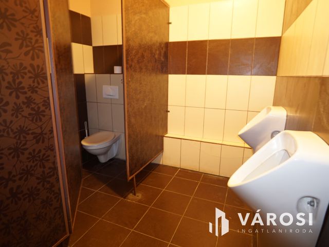 Belvárosi egyedi üzlethelység eladó