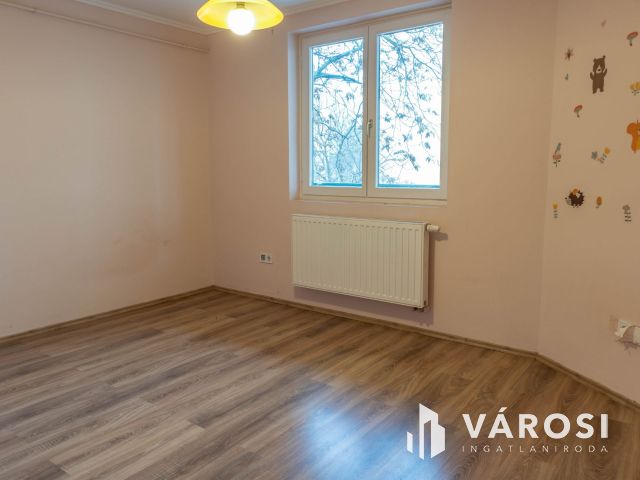 1.emeleti tégla lakás Orosháza szívében