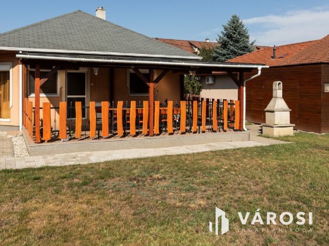 Modern családi ház eladó Győr-Ménfőcsanakon