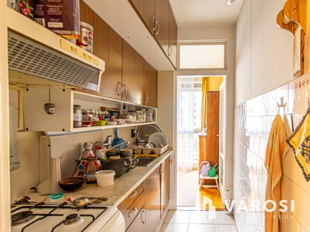 Erkélyes, világos, 2 szobás panel a Kerényi Károly utcában