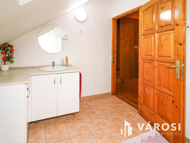 Nagy családi ház eladó vendégház lehetőséggel Gyomán