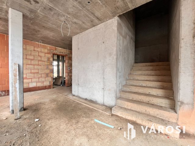 Modern földszinti lakás saját kerttel