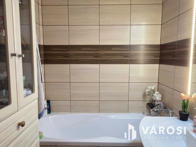 EGY LAKÁS, HÁROM  LEHETŐSÉG A VEZÉR LAKÓTELEPEN-Debrecen!