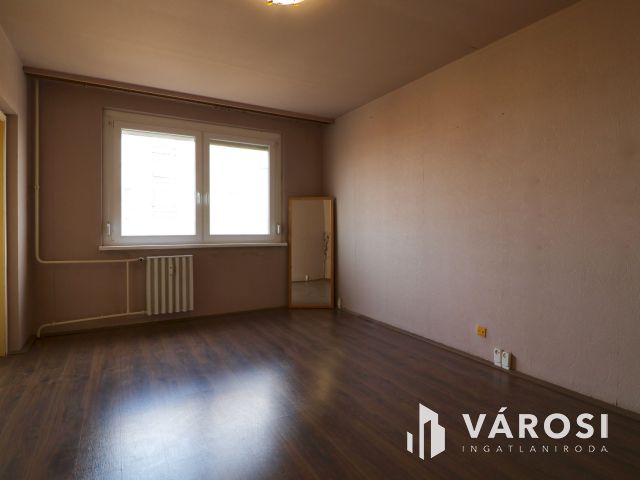 Eladó panellakás a Kistópart utca elején