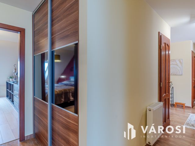 Egy dupla teraszos penthouse jellegű lakás Alsóvároson