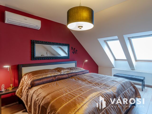 Egy dupla teraszos penthouse jellegű lakás Alsóvároson