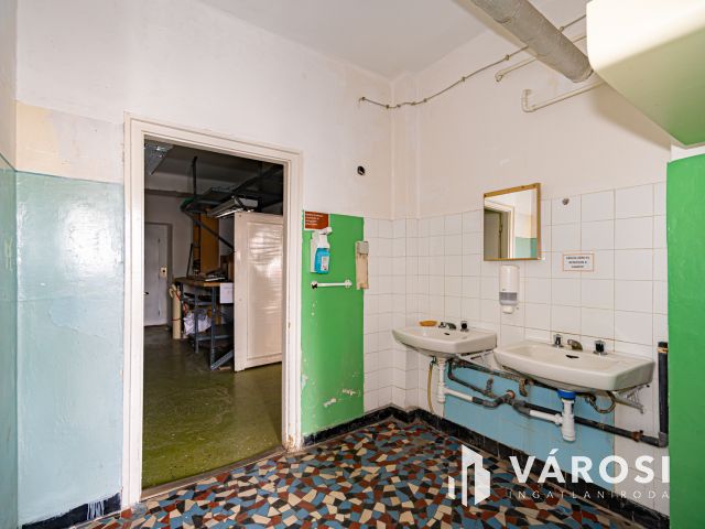 Eladó Ipari ingatlan Komlón