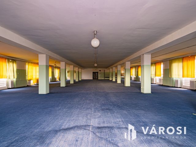 Eladó Ipari ingatlan Komlón