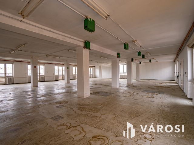 Eladó Ipari ingatlan Komlón