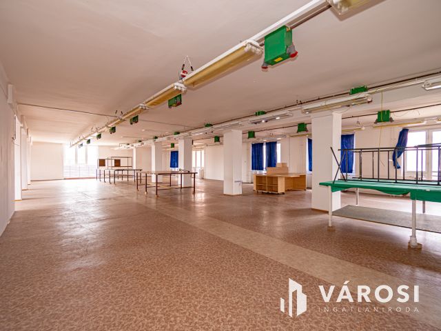 Eladó Ipari ingatlan Komlón