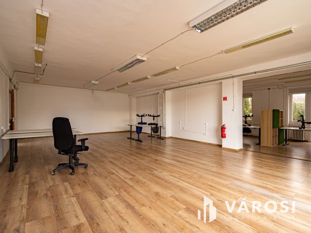 Eladó Ipari ingatlan Komlón