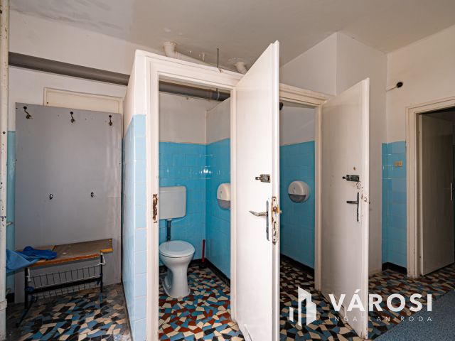 Eladó Ipari ingatlan Komlón