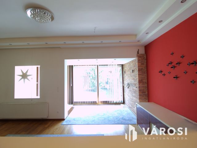 Ritka lehetőség: 204 m2 prémium sorházi otthon saját kerttel