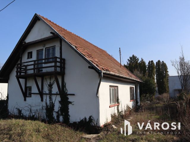 Full panorámás telek felújítandó, vagy bontandó házzal