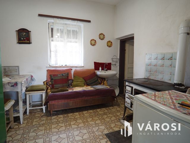 Természetközeli, szomszédmentes családi ház Bucsután!